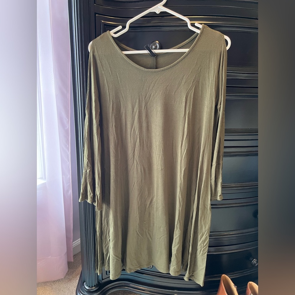 Emetla olive green long sleeve dress. Size small.